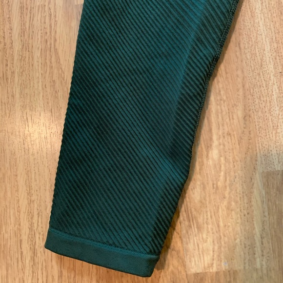 Fabletics Ribbed Crops - Picture 3 of 4